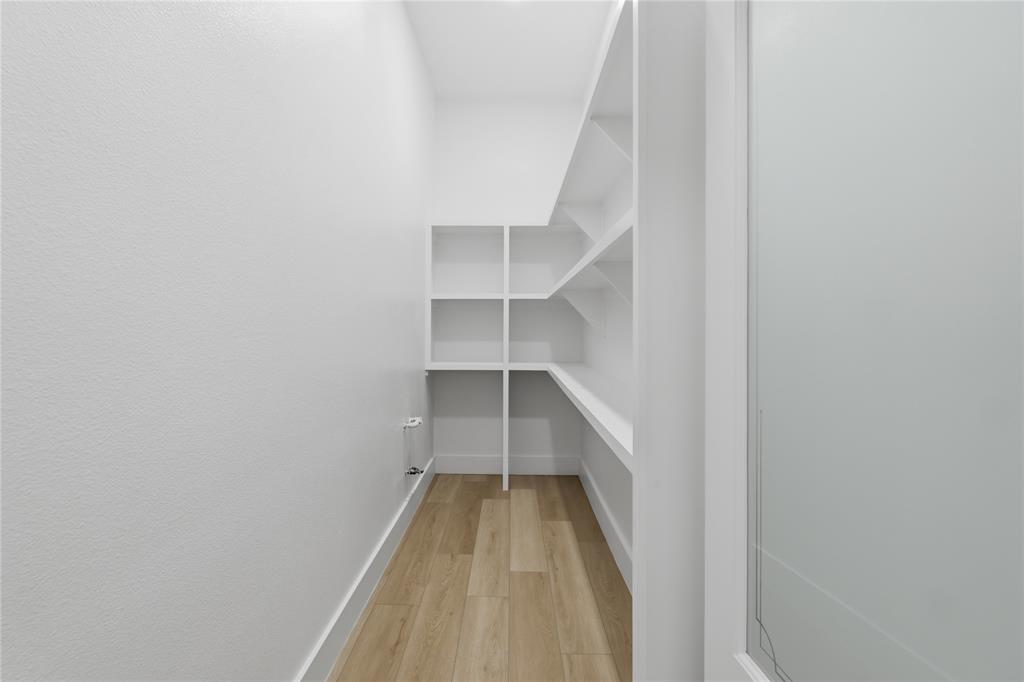 1004 Devonshire Drive Property Photo 22
