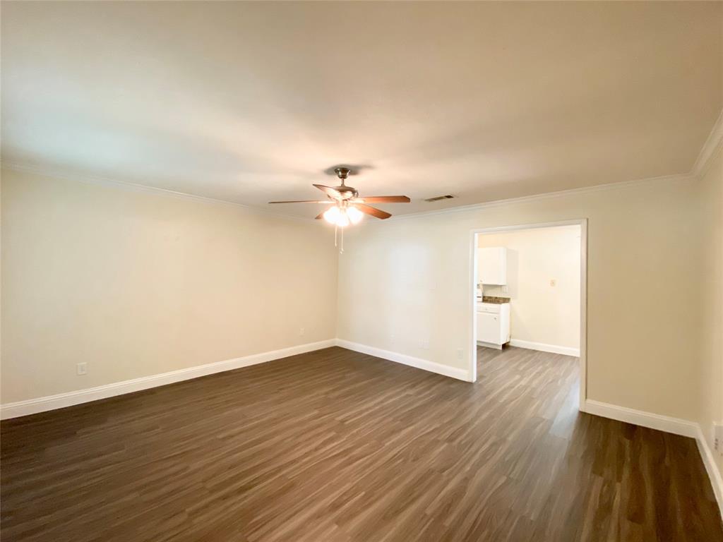 801 Irwin Drive B Property Photo 2