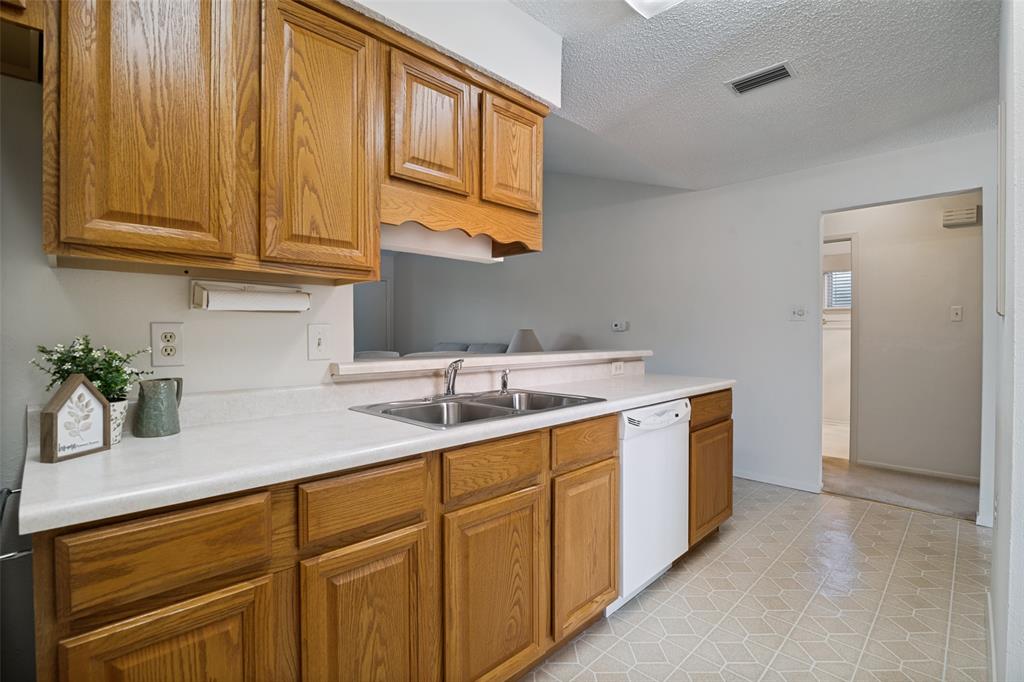 1728 Roundrock Trail Property Photo 7