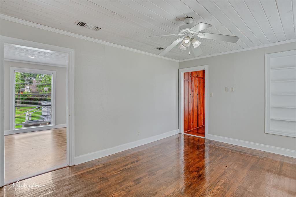 2320 Broadway Drive Property Photo 4