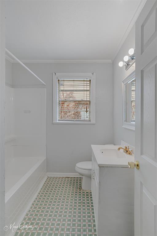 2320 Broadway Drive Property Photo 9