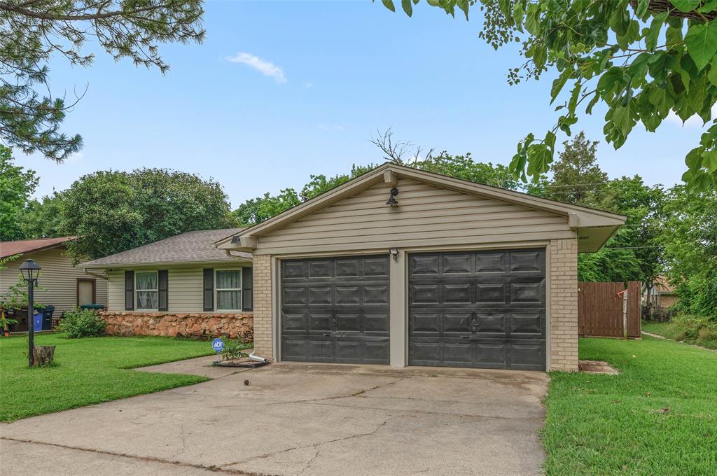 2308 Westwood Drive Property Photo 2