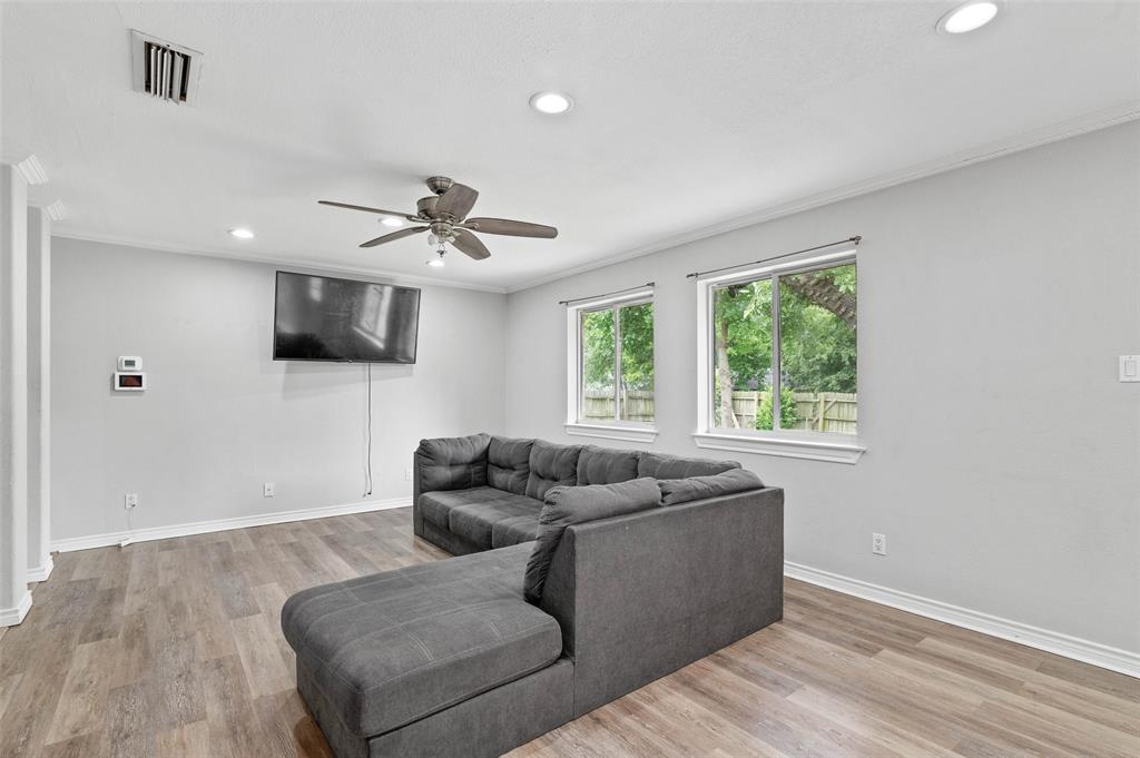 2308 Westwood Drive Property Photo 4