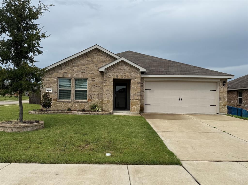 1305 Fieldstone Court Property Photo 2