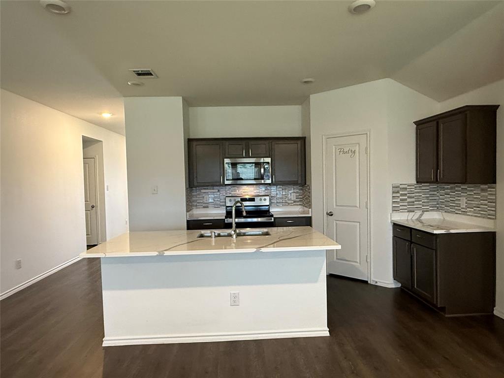 1305 Fieldstone Court Property Photo 3