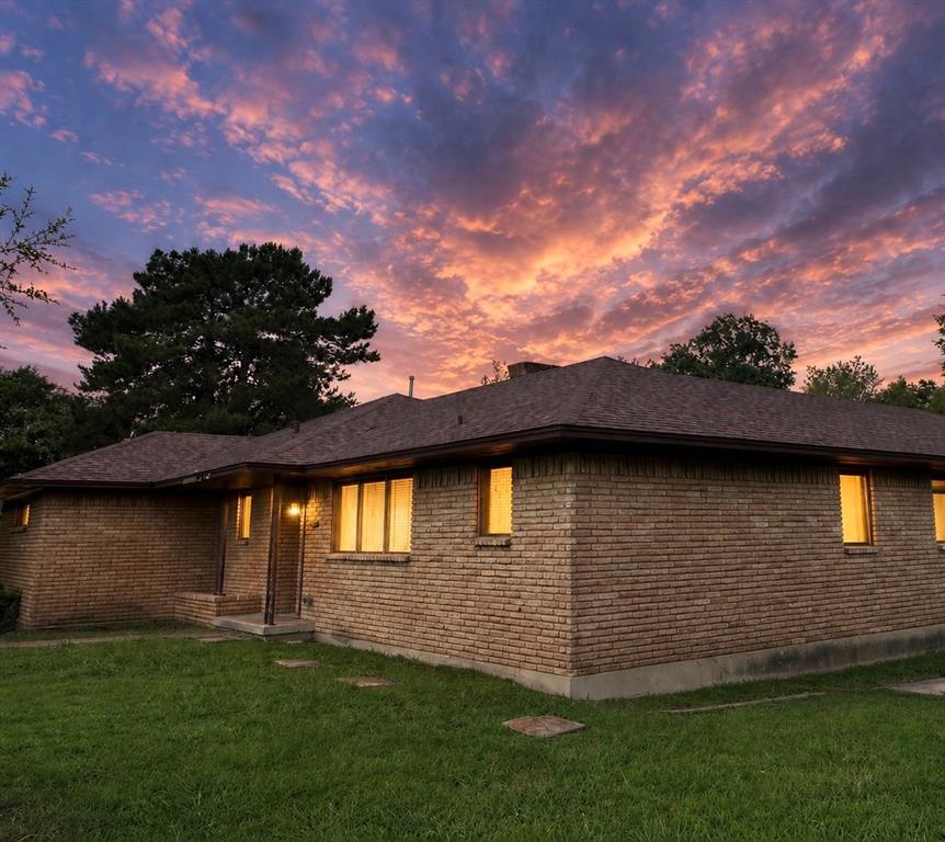 1315 Willow Creek Drive Property Photo 2