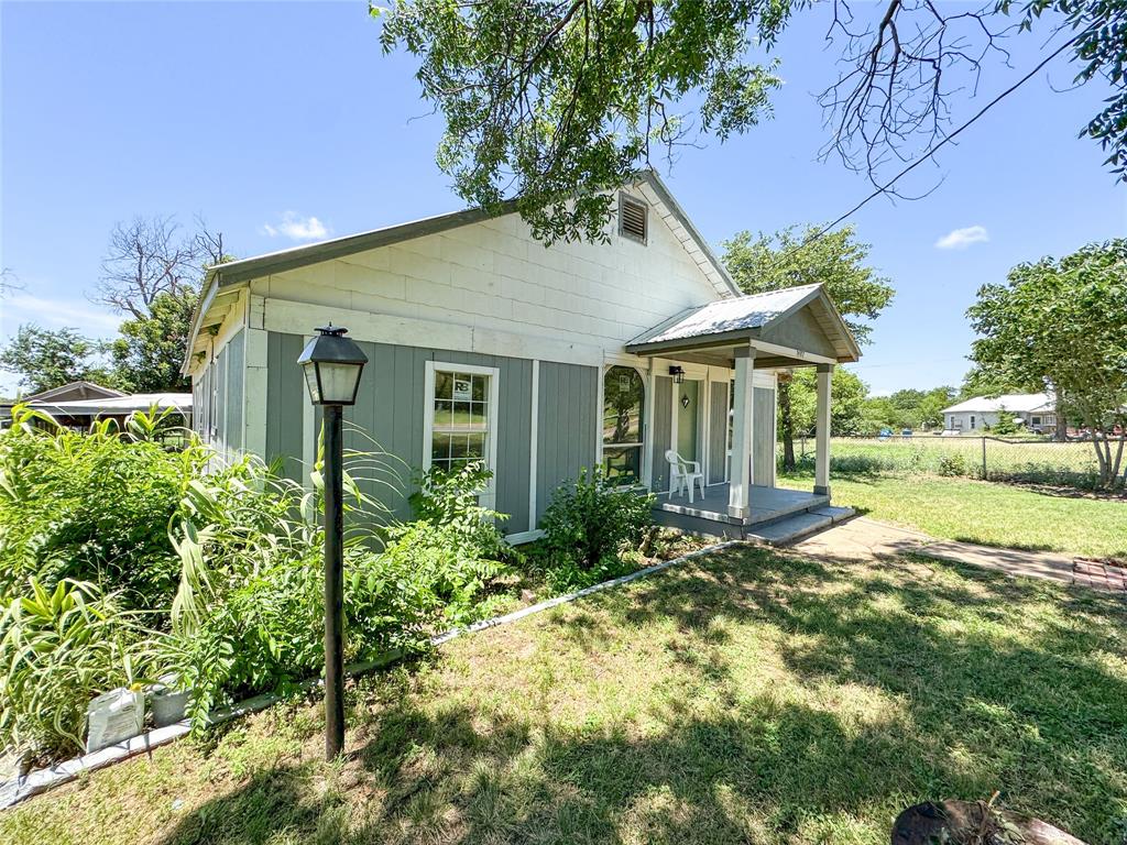 1402 Avenue A Property Photo 1