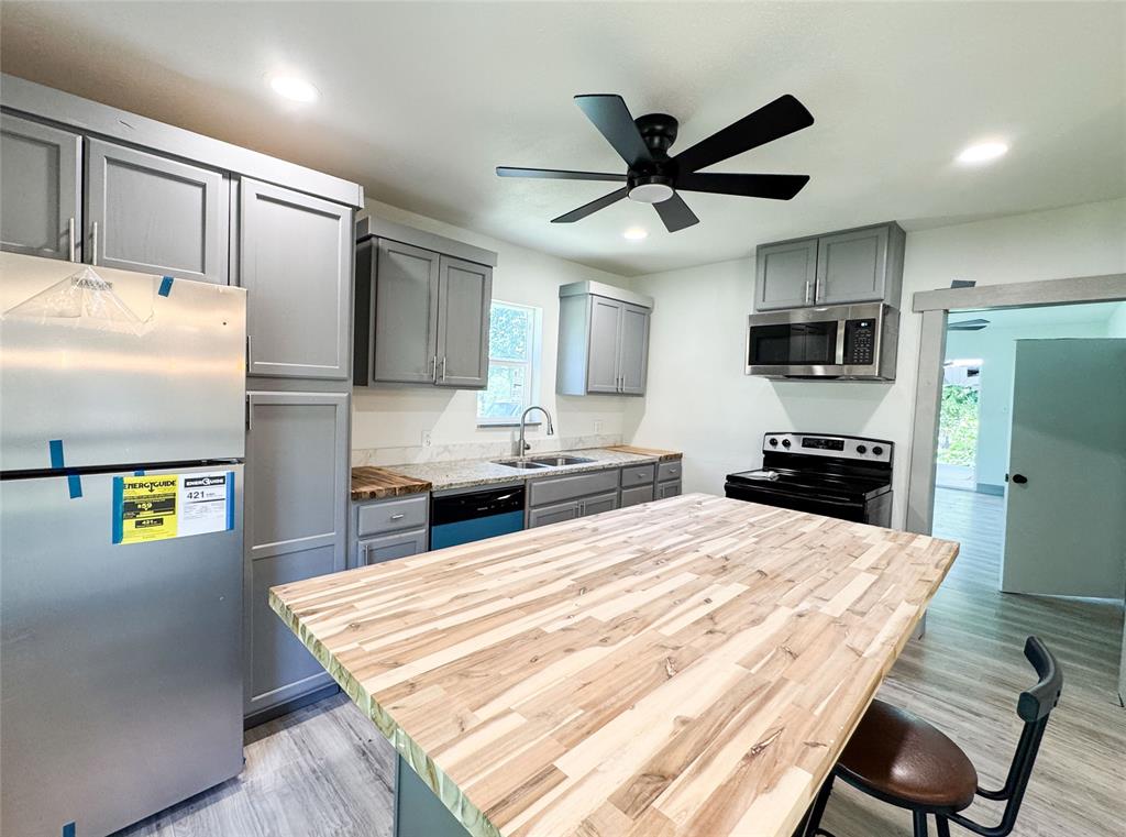 1402 Avenue A Property Photo 6