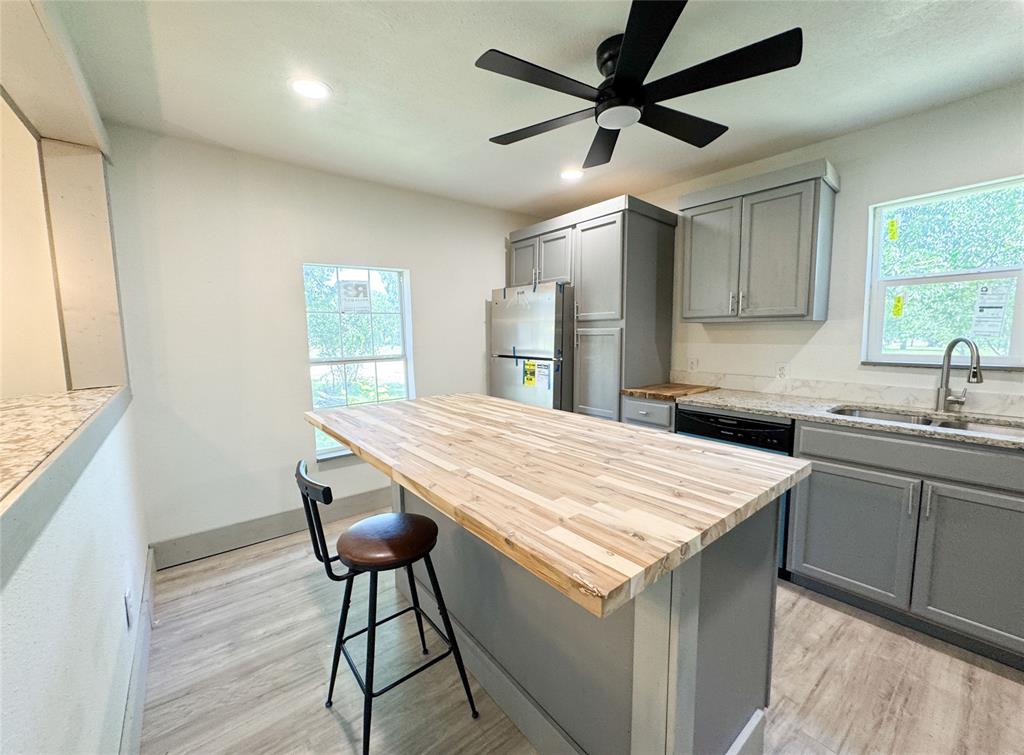 1402 Avenue A Property Photo 8