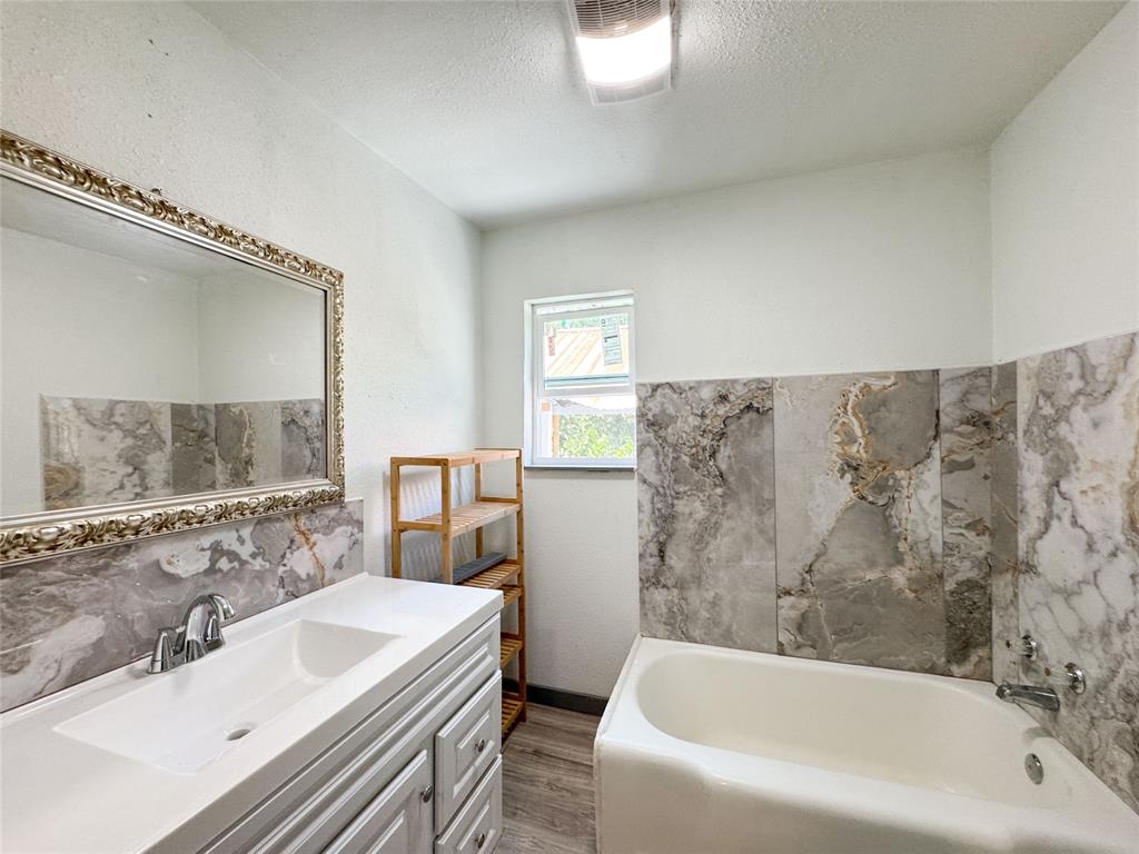 1402 Avenue A Property Photo 15