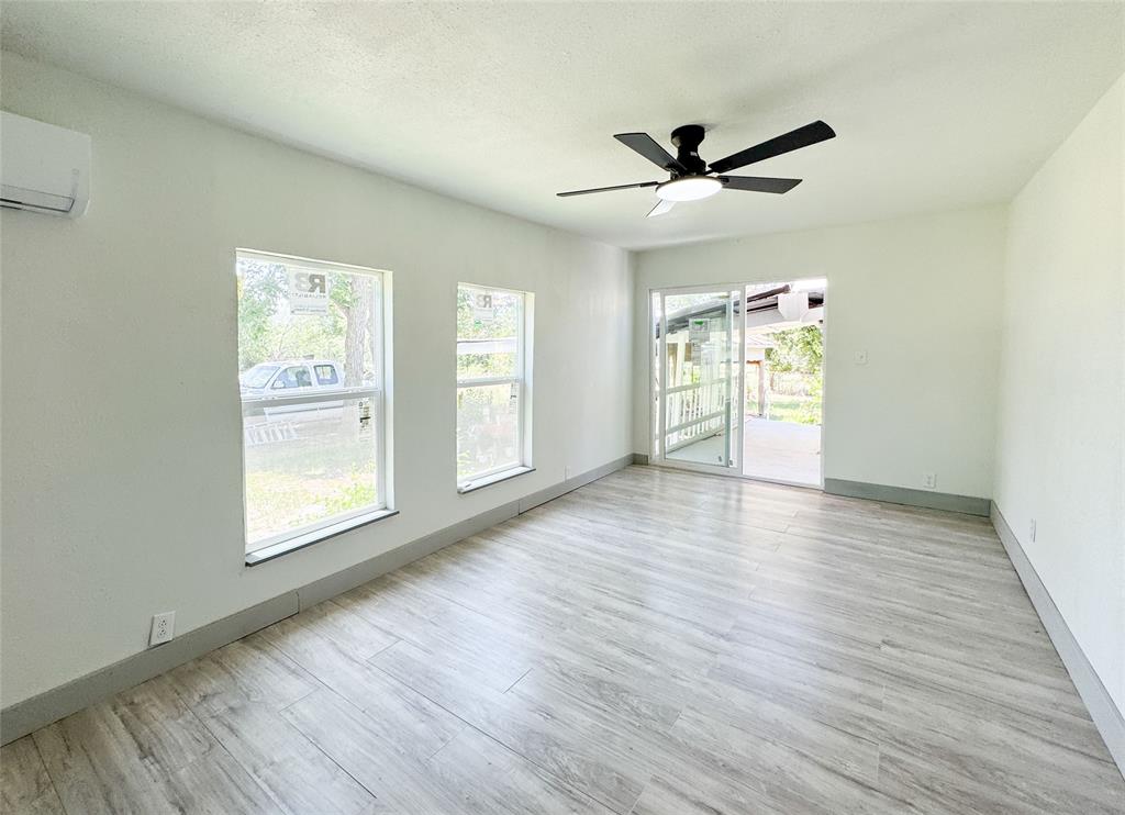 1402 Avenue A Property Photo 17