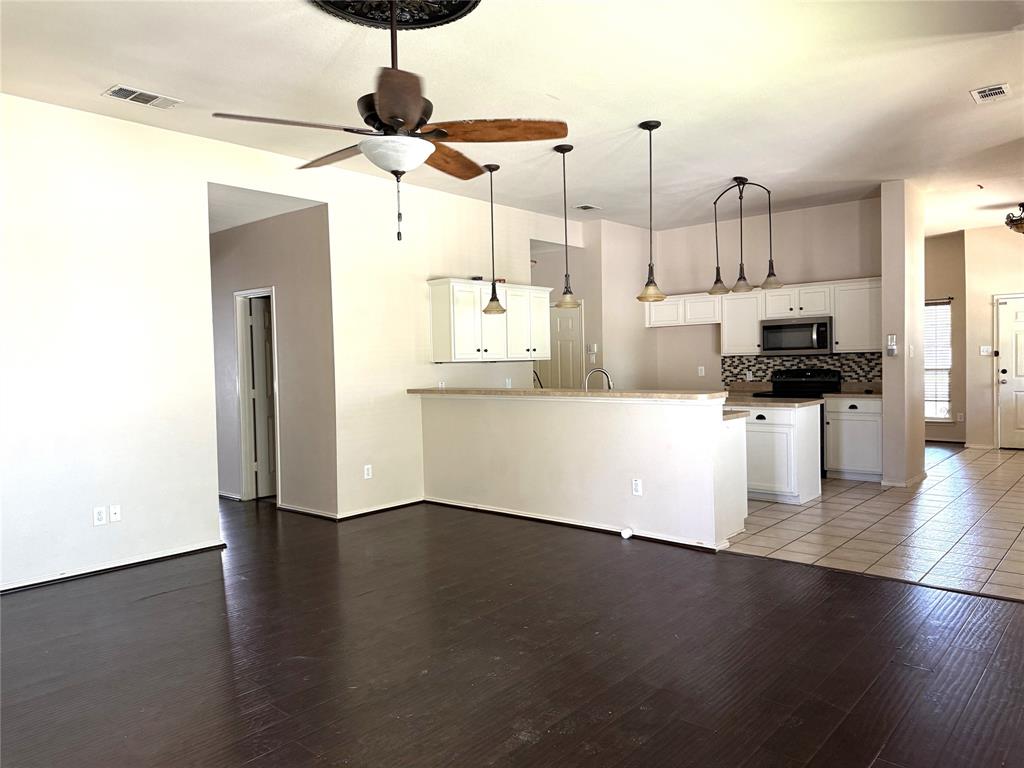 2406 Hillside Drive Property Photo 7