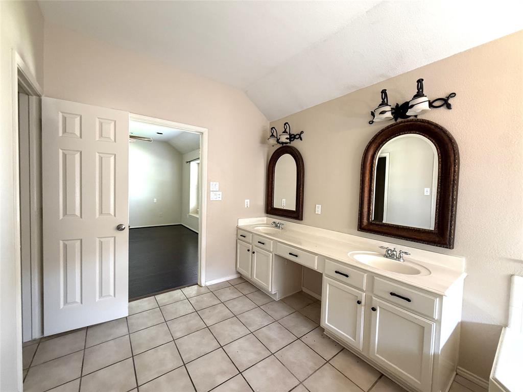2406 Hillside Drive Property Photo 12