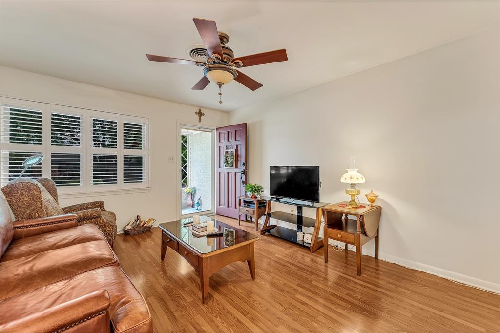 1325 Royal Oaks Drive Property Photo 6