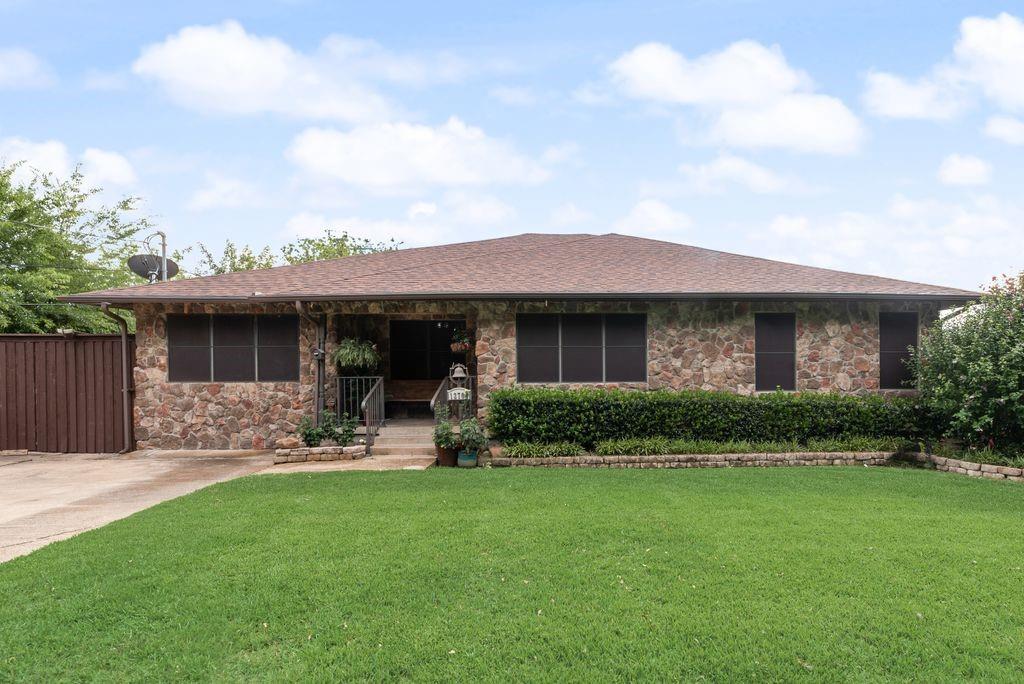 12704 Garden Grove Drive Property Photo 2