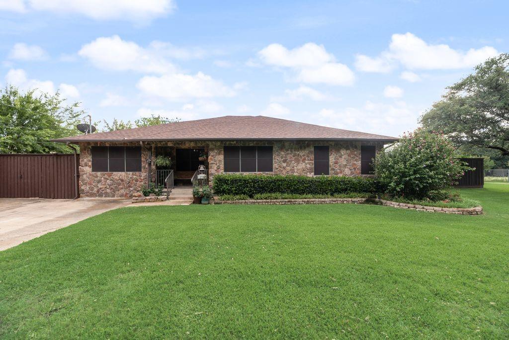 12704 Garden Grove Drive Property Photo 3