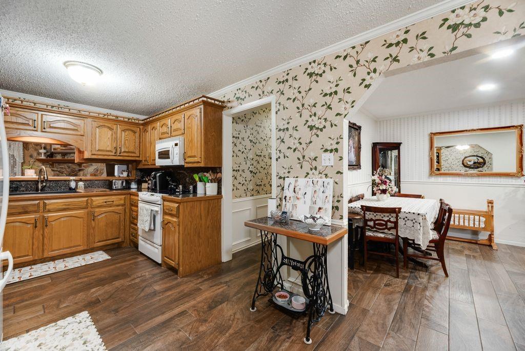 12704 Garden Grove Drive Property Photo 12