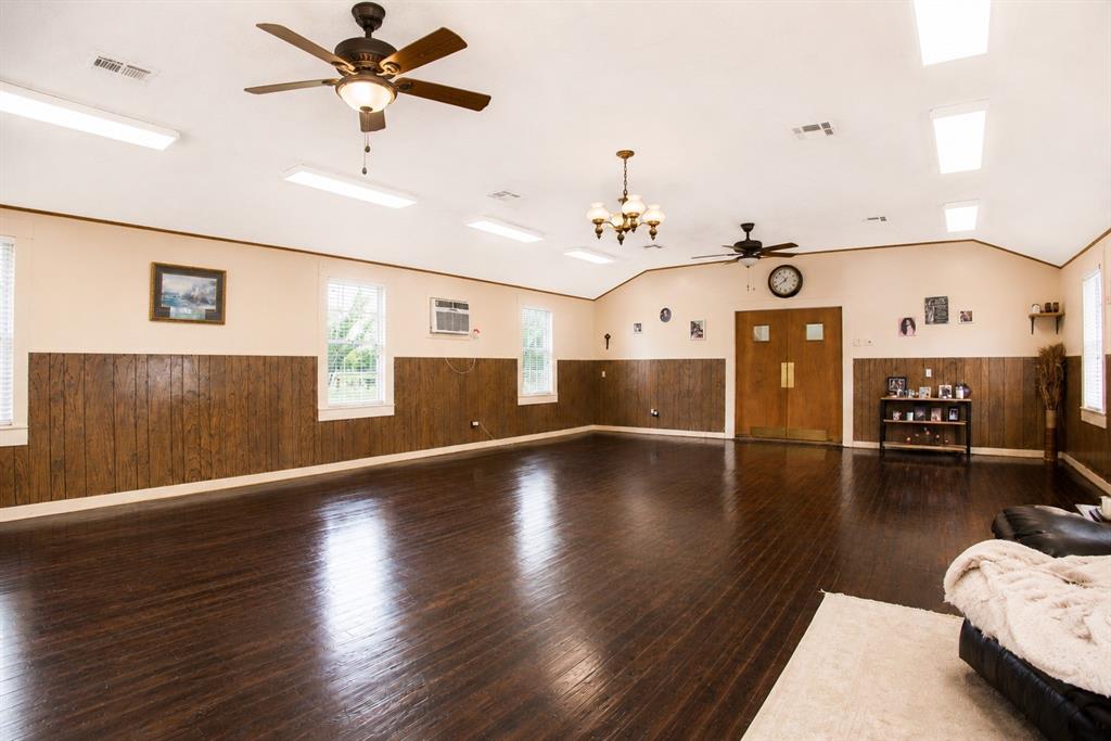 1112 Spruiell Street Property Photo 3