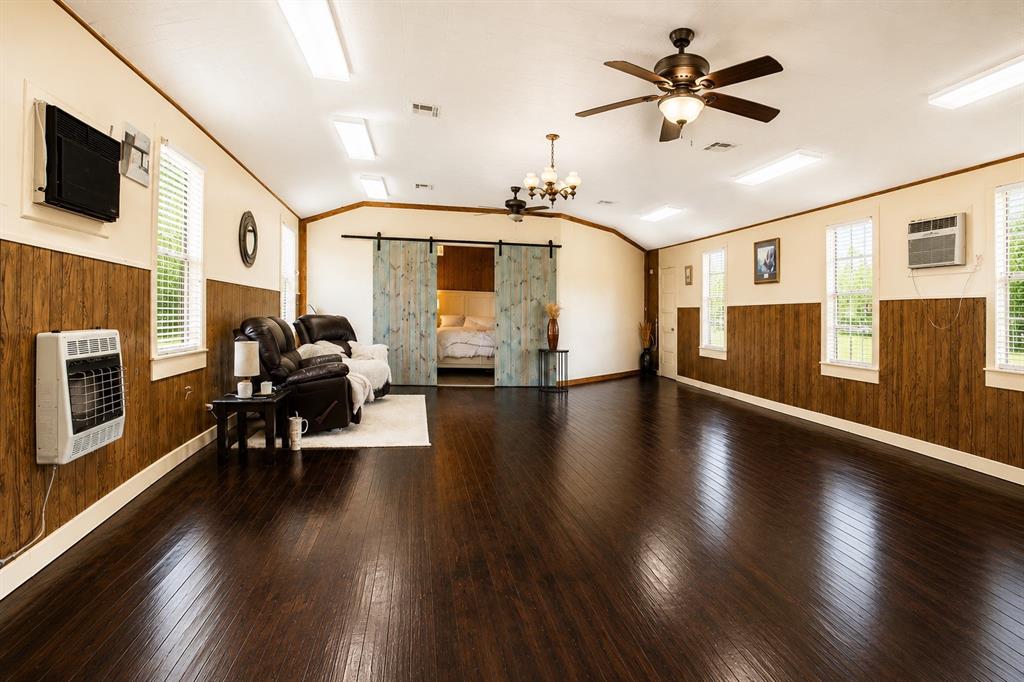 1112 Spruiell Street Property Photo 4