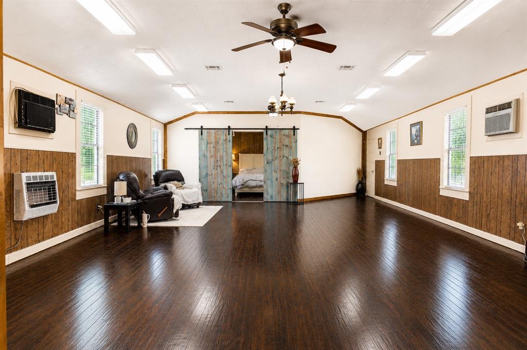 1112 Spruiell Street Property Photo 5