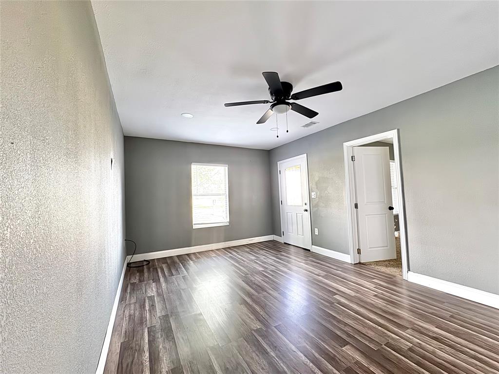 385 Main Street Property Photo 3