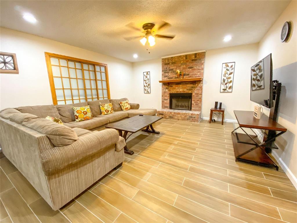 4250 Claremont Drive Property Photo 2