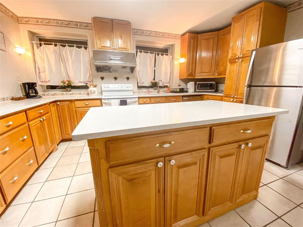 4250 Claremont Drive Property Photo 3