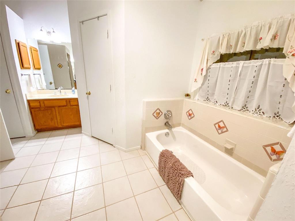 4250 Claremont Drive Property Photo 11