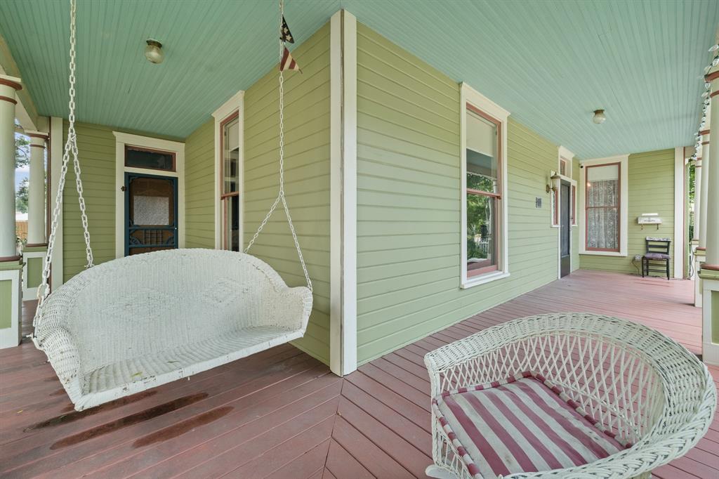 320 E Franklin Street Property Photo 6