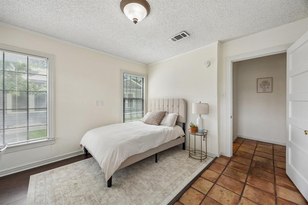 4821 Calmont Avenue Property Photo 13