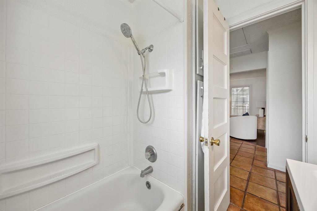 4821 Calmont Avenue Property Photo 17