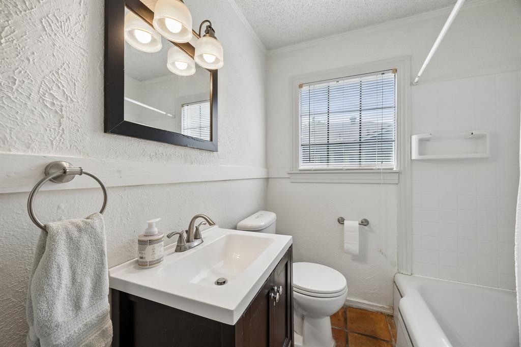 4821 Calmont Avenue Property Photo 18