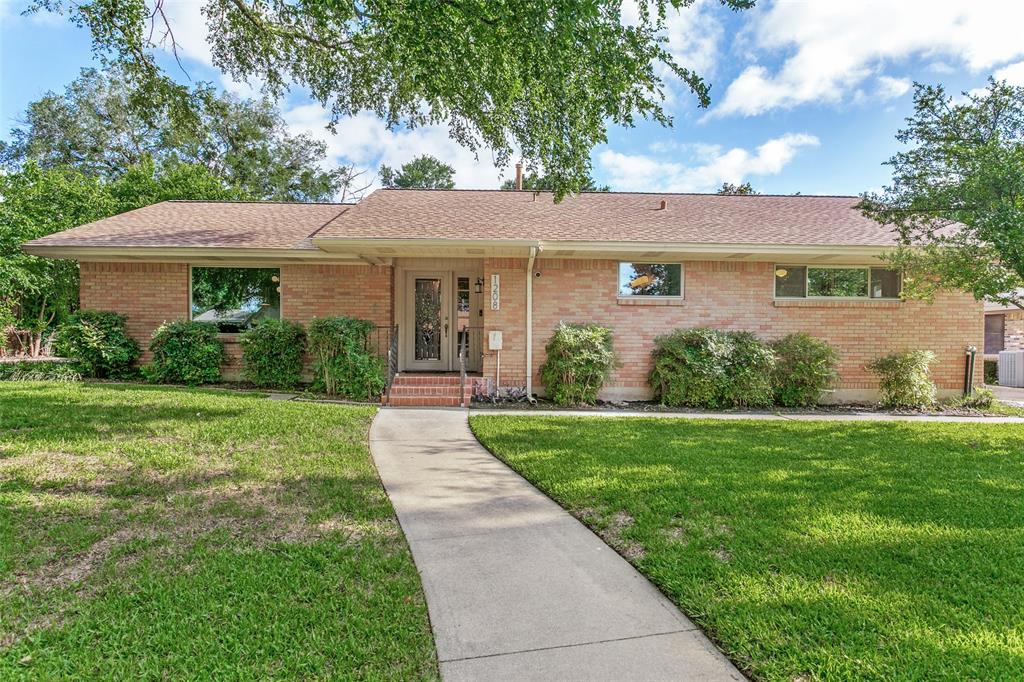 1208 Amherst Drive Property Photo 1