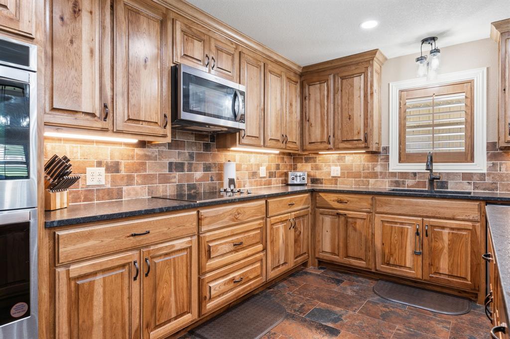 8910 Fm 779 Property Photo 10