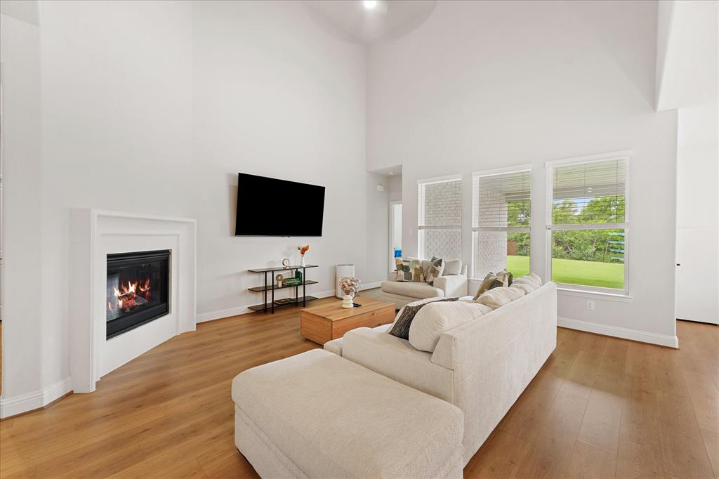 200 Lakeview Drive Property Photo 4