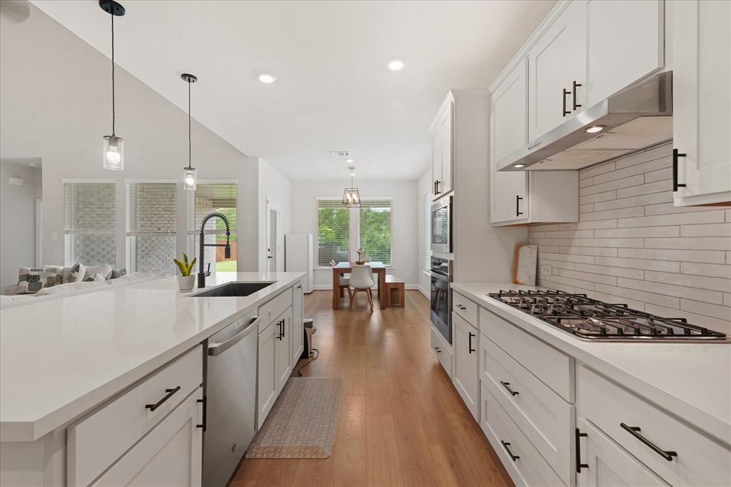 200 Lakeview Drive Property Photo 8