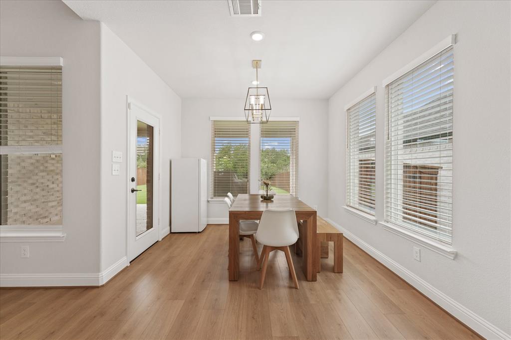 200 Lakeview Drive Property Photo 11