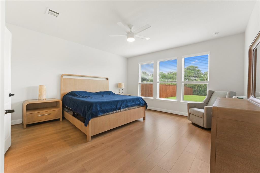 200 Lakeview Drive Property Photo 12