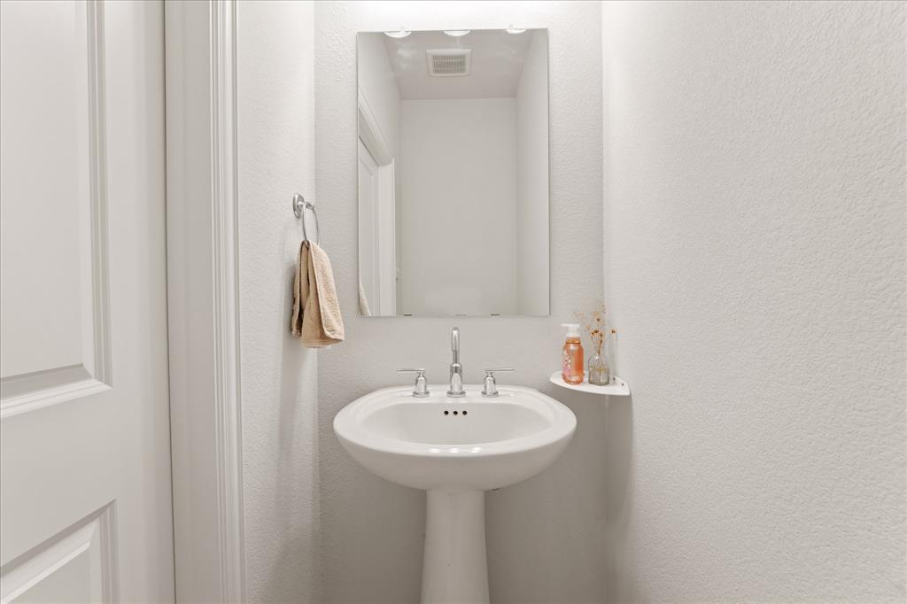 200 Lakeview Drive Property Photo 19
