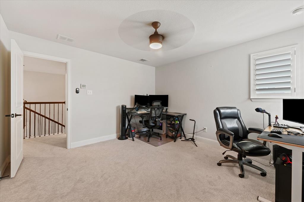 200 Lakeview Drive Property Photo 28