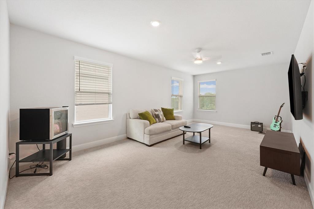 200 Lakeview Drive Property Photo 29