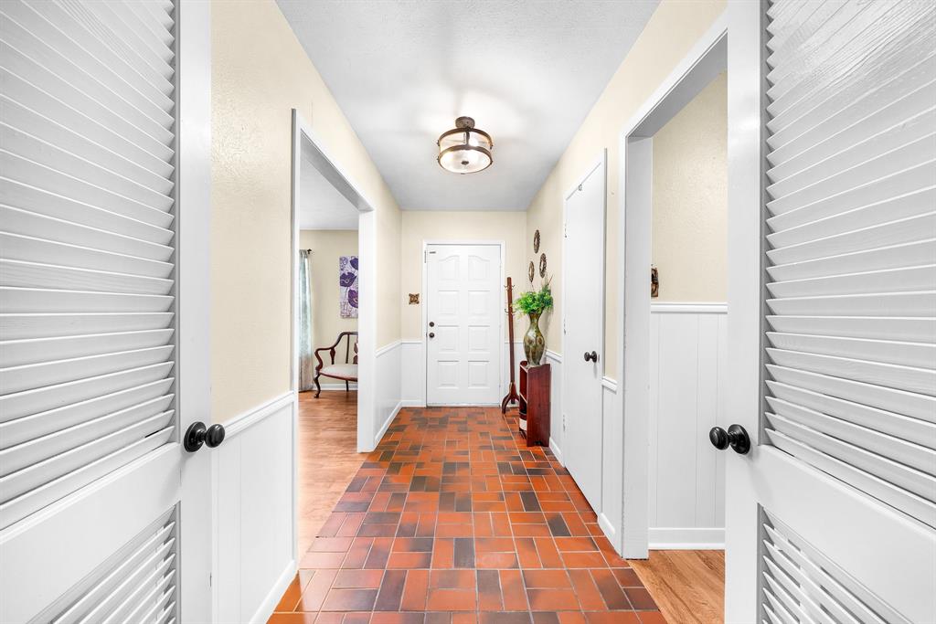 2826 Birchwood Lane Property Photo 4