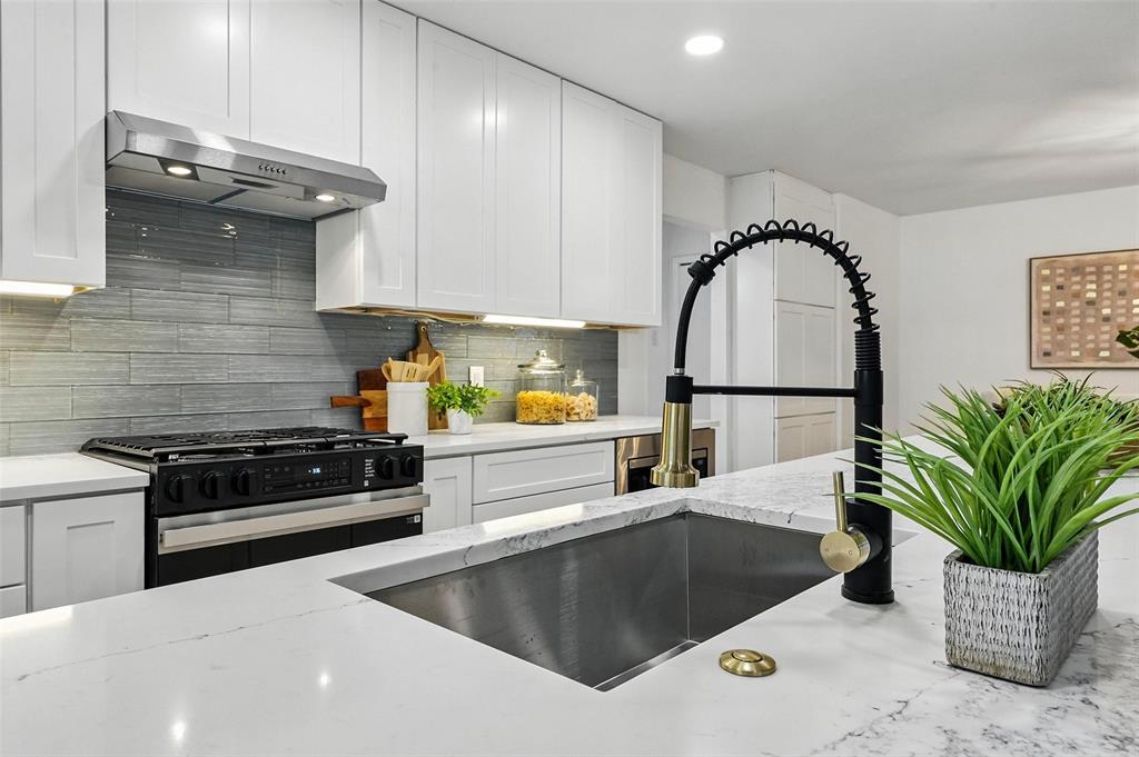 4303 Blackheath Road Property Photo 11
