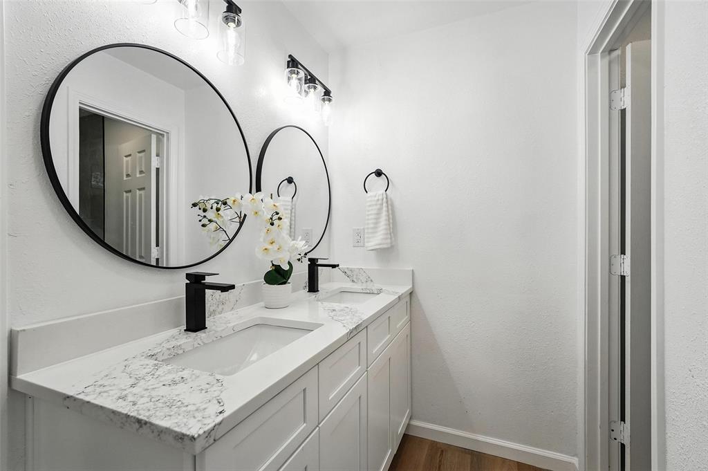 4303 Blackheath Road Property Photo 27