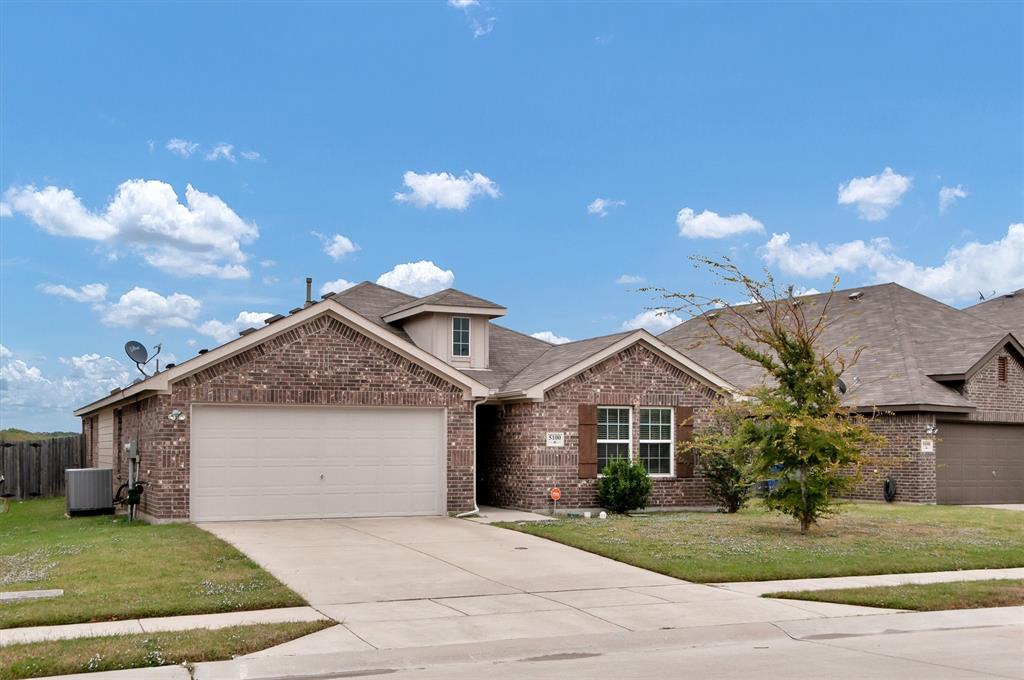 5100 Royal Springs Drive Property Photo 2
