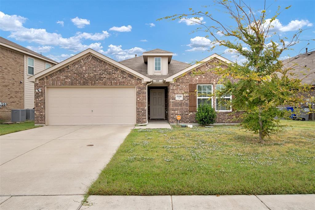 5100 Royal Springs Drive Property Photo 4