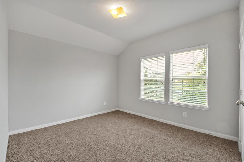 5100 Royal Springs Drive Property Photo 6