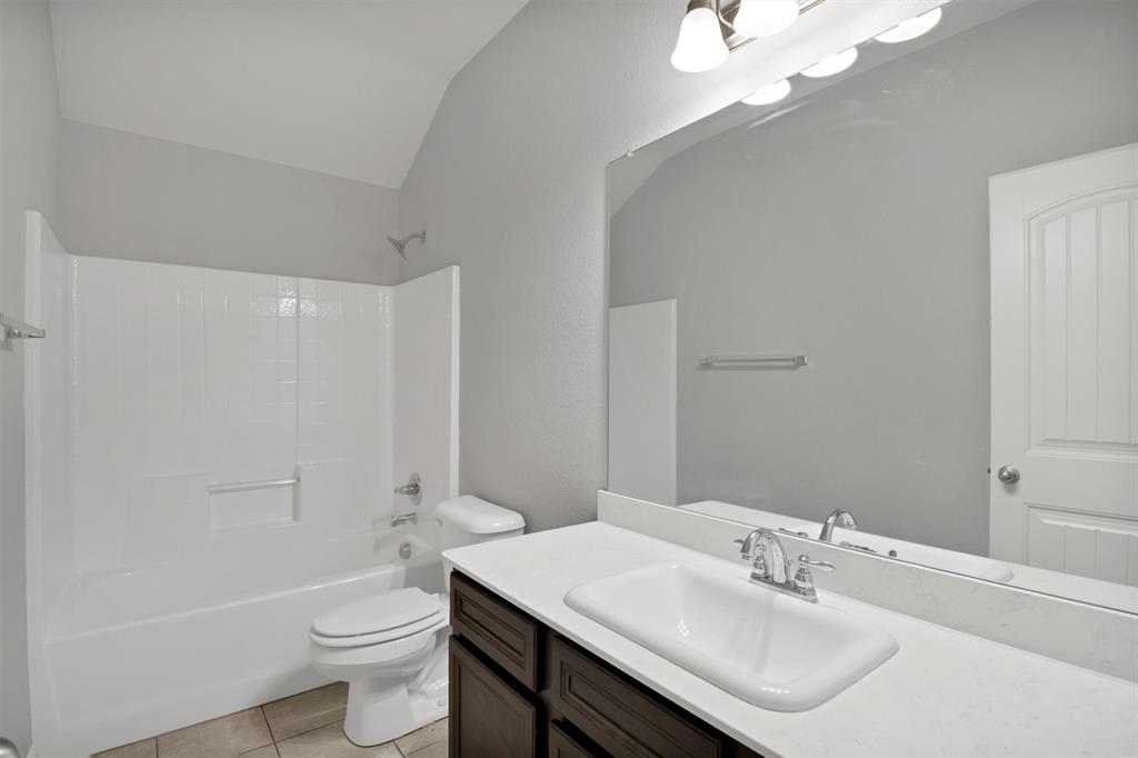 5100 Royal Springs Drive Property Photo 7
