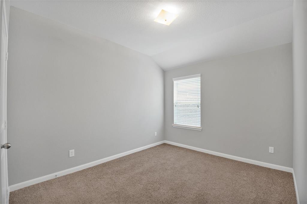 5100 Royal Springs Drive Property Photo 9