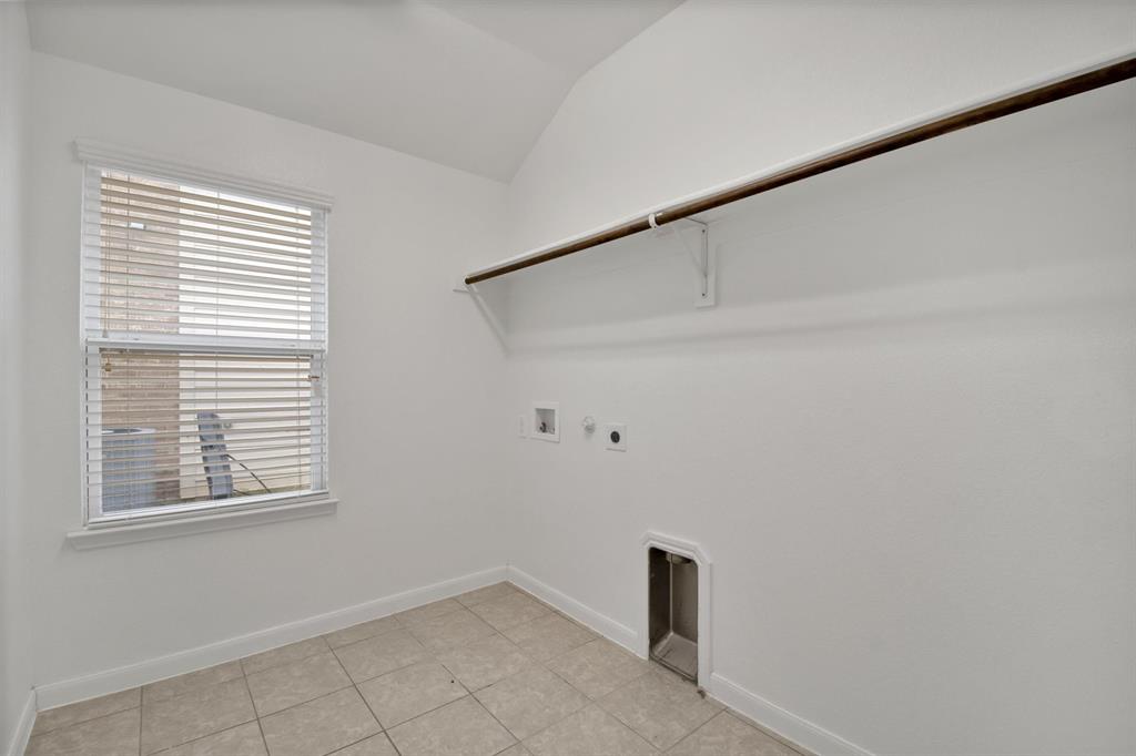5100 Royal Springs Drive Property Photo 10